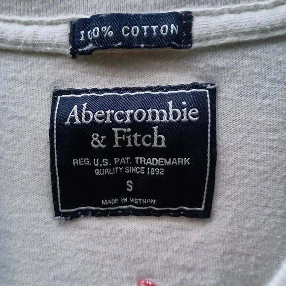 Abercrombie and fitch Cream colored crew neck  t-shirt with the blogk - Picture 2 of 6